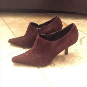 Suede heeled booties - dark brown, size 8